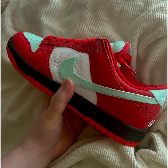 NEW Nike NBY ‘Grinch’ Christmas Holiday Dunks - Picture 1 of 2